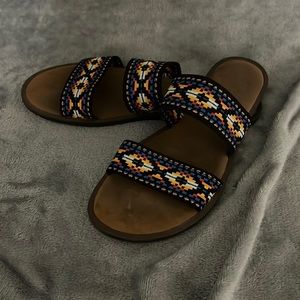 Women’s Patterned sandal size 10